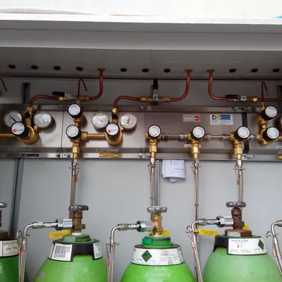 Wartungsarbeiten an einer Gasanlage